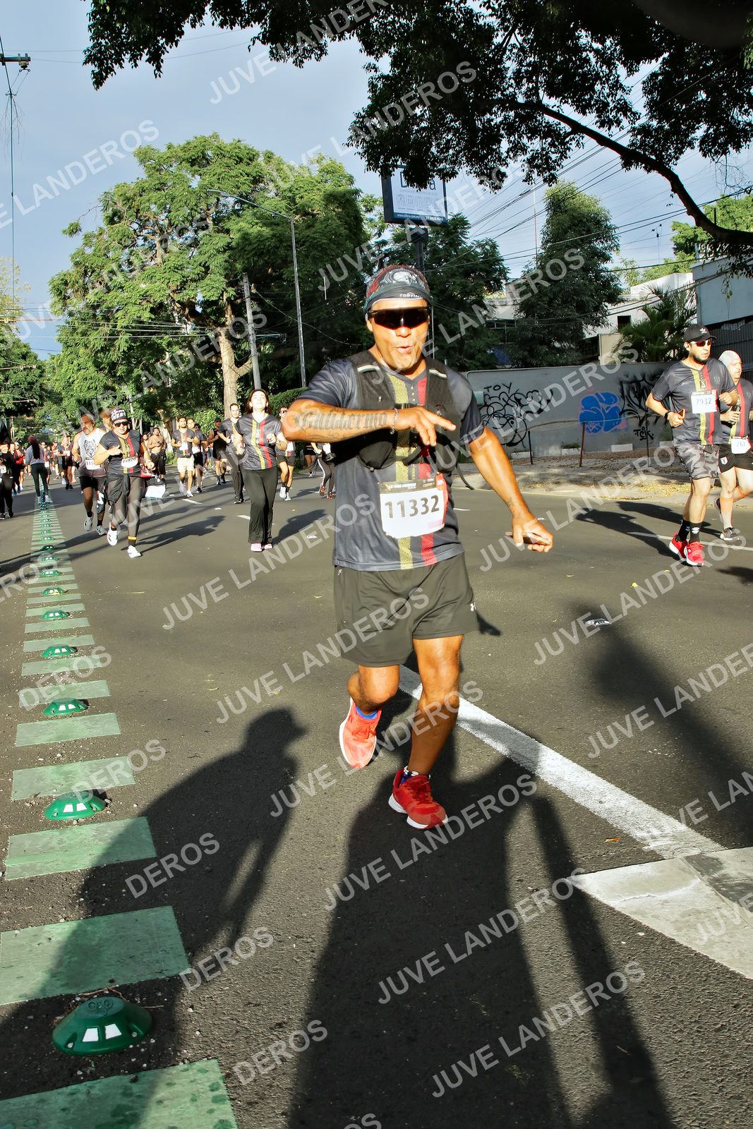 Foto de la X Carrera Leones Negros Red Cola 2026 en Rectoría General de la UdeG, Av. Juárez 976 (meta en Av. Enrique Díaz de León y Pedro Moreno), Guadalajara a las 07:51 · dorsal 11332, 1932