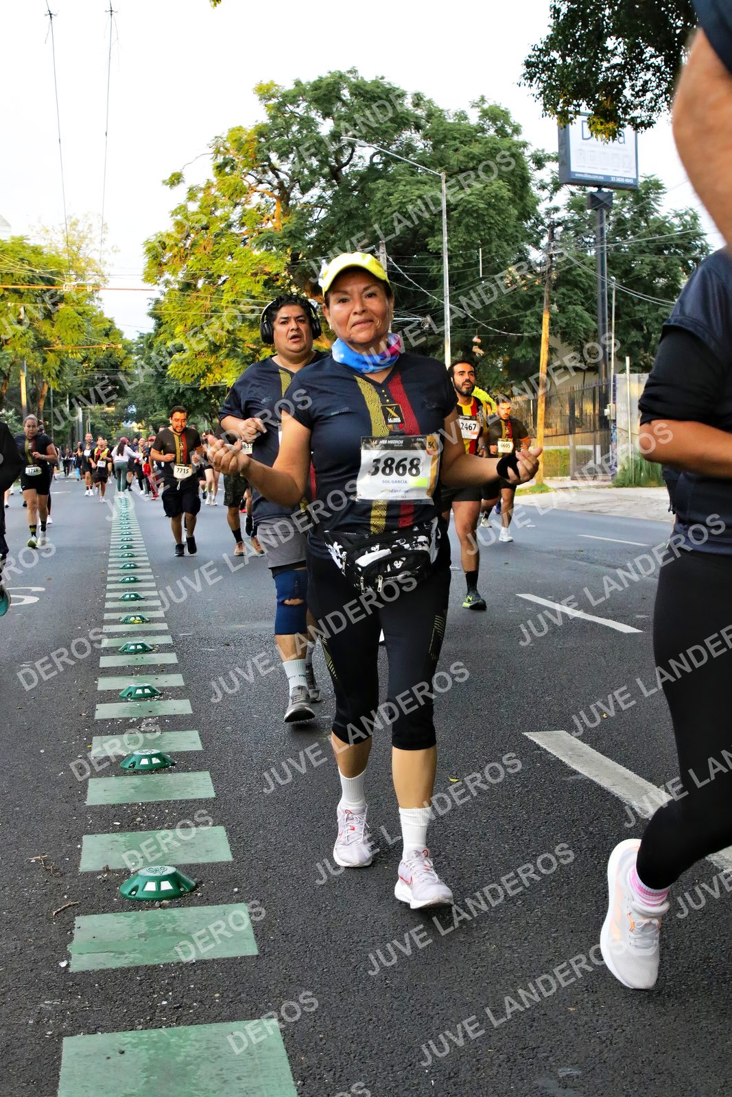 Foto de la X Carrera Leones Negros Red Cola 2026 en Rectoría General de la UdeG, Av. Juárez 976 (meta en Av. Enrique Díaz de León y Pedro Moreno), Guadalajara a las 05:06 · dorsal 3868, 2467, 7715